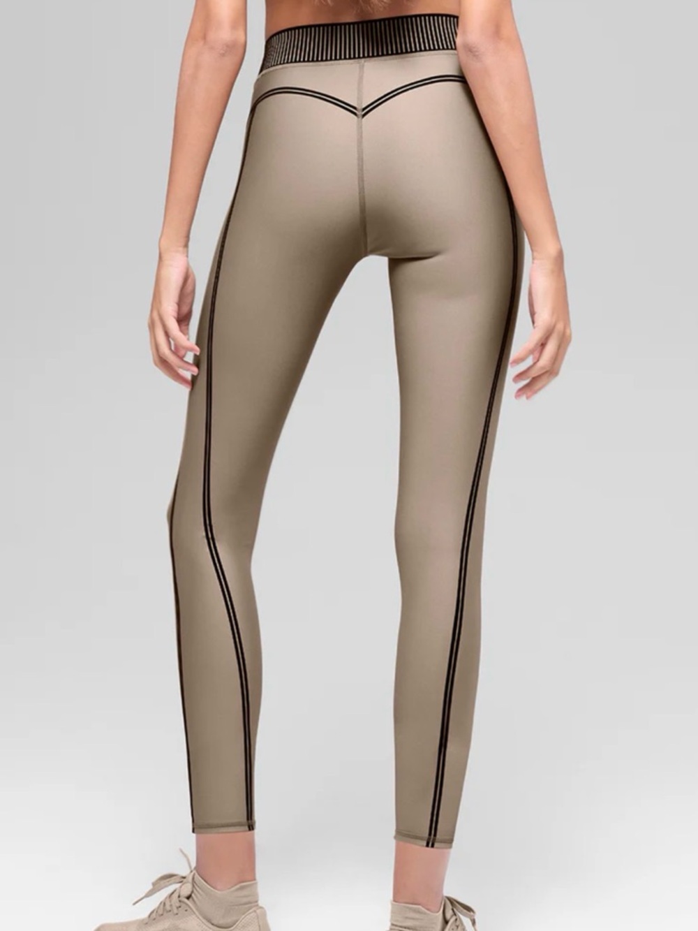ALO Yoga Airlift High-Waist 7/8 Line Up Legging in Gravel - Picture 2 of 5